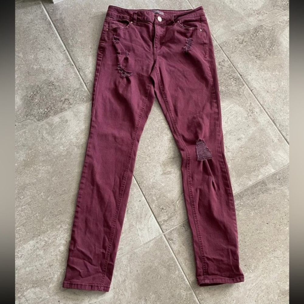 Refuge Distressed Jeans Stretchy Maroon Women’s size 4